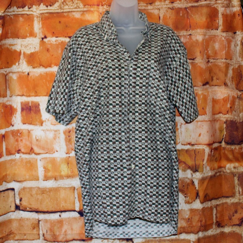 Maui Size Large Button-Up Short Sleeve